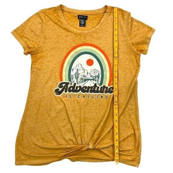 joei & i Adventure Is Calling Graphic Knotted Tee Shirt Woman’s SZ Small Mustard - Picture 7 of 9